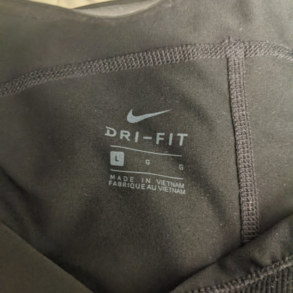 NIKE Dri-Fit Shorts - Large NWOT - Picture 2 of 2